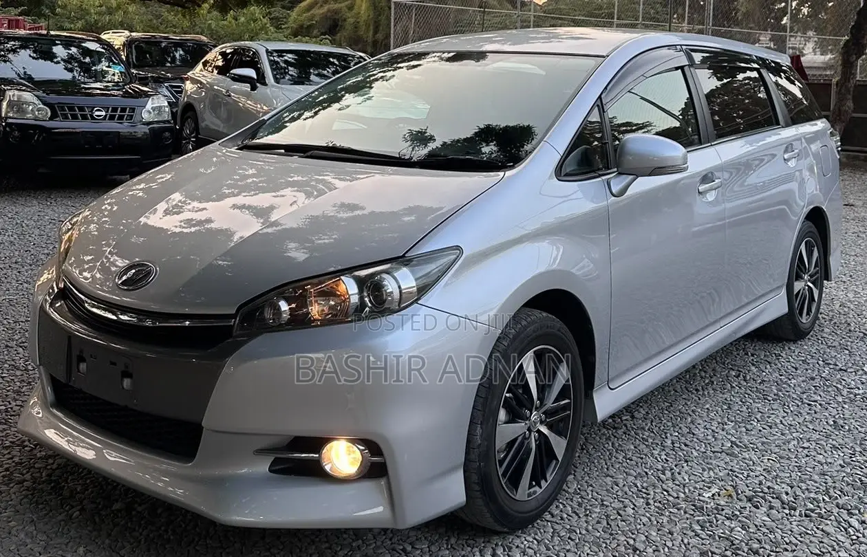 Toyota Wish 2012 Silver