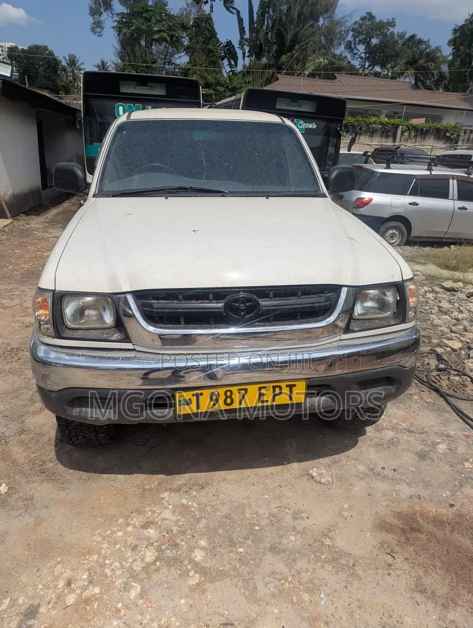 Toyota Hilux 2006 White