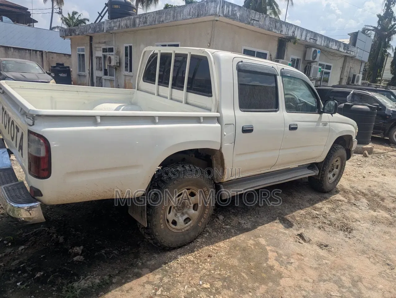 Toyota Hilux 2006 White