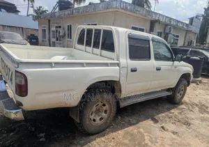 Toyota Hilux 2006 White