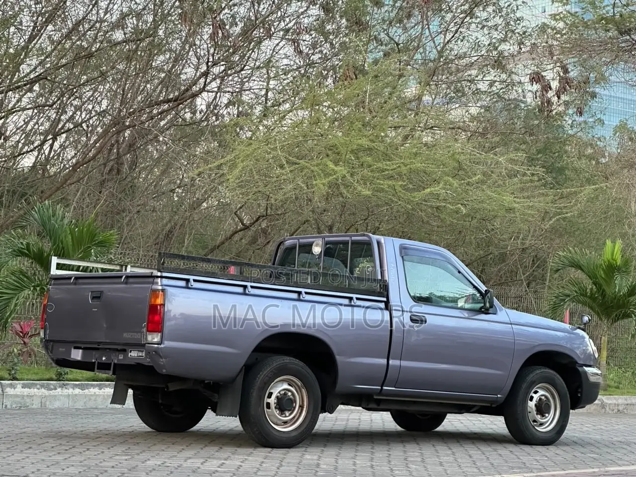 Nissan Pick-Up 2001 Gray