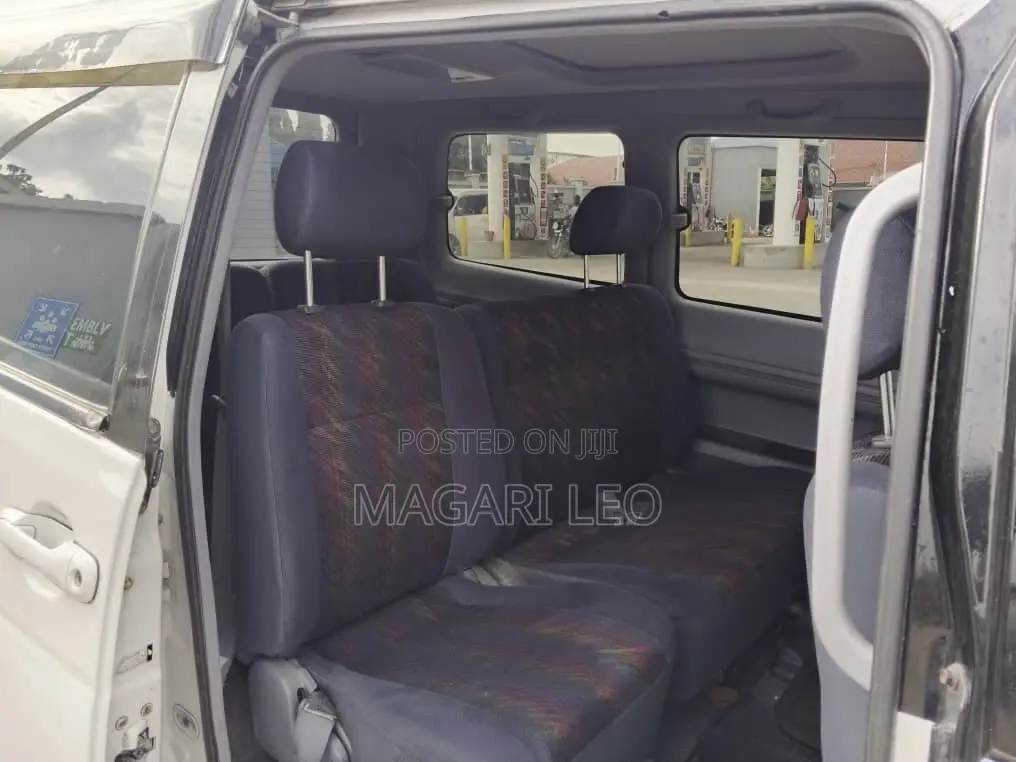 Toyota Noah 2.0 AWD (8 Seater) 2001 White