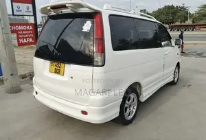 Toyota Noah 2.0 AWD (8 Seater) 2001 White