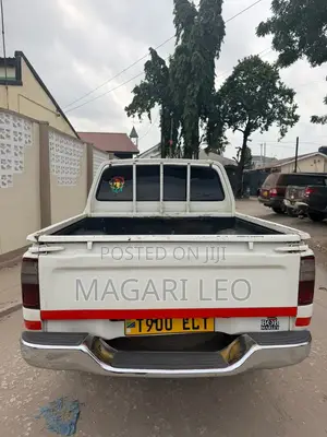 Toyota Hilux 2021 White