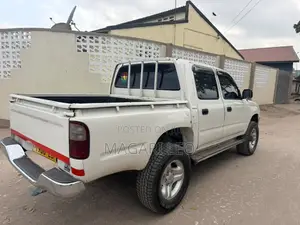 Toyota Hilux 2021 White