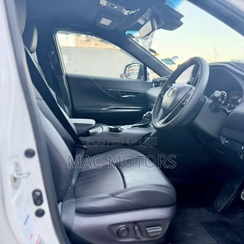 Toyota Harrier 2.0 2021 White