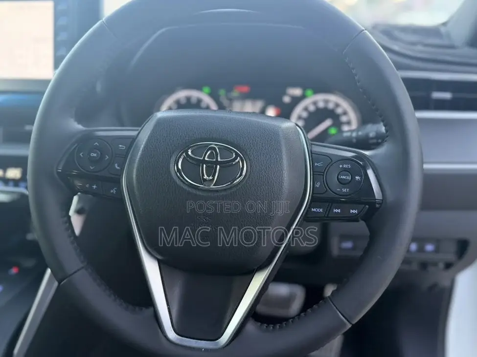 Toyota Harrier 2.0 2021 White