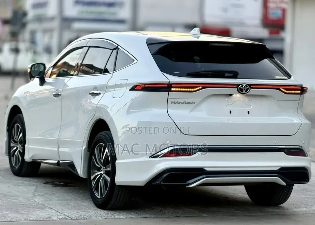 Toyota Harrier 2.0 2021 White