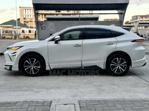 Toyota Harrier 2.0 2021 White