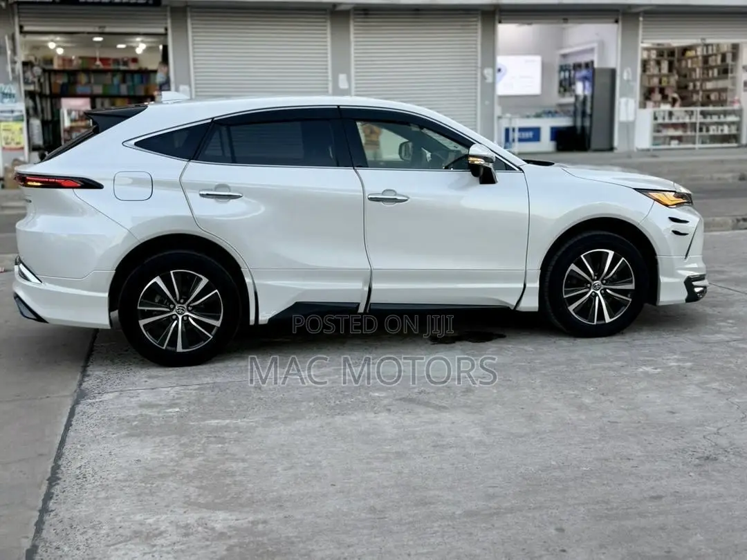 Toyota Harrier 2.0 2021 White