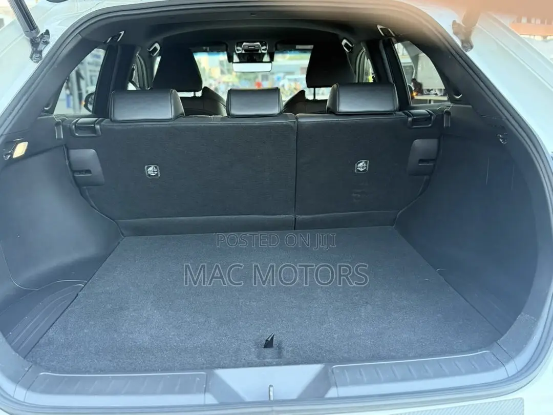 Toyota Harrier 2.0 2021 White