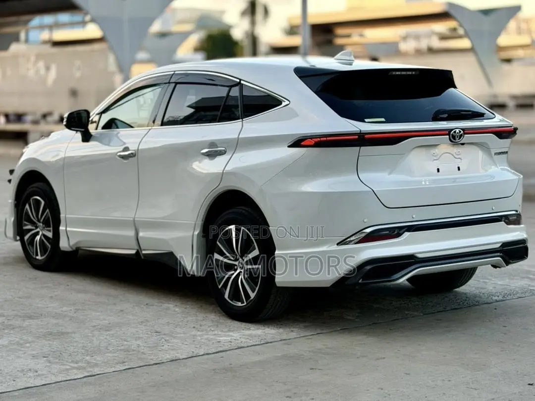 Toyota Harrier 2.0 2021 White