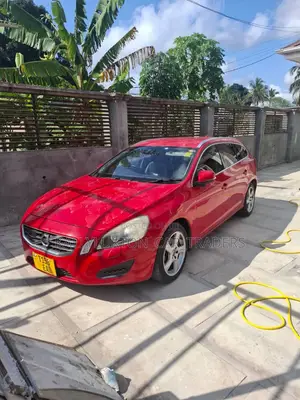 Volvo V60 2013 Red