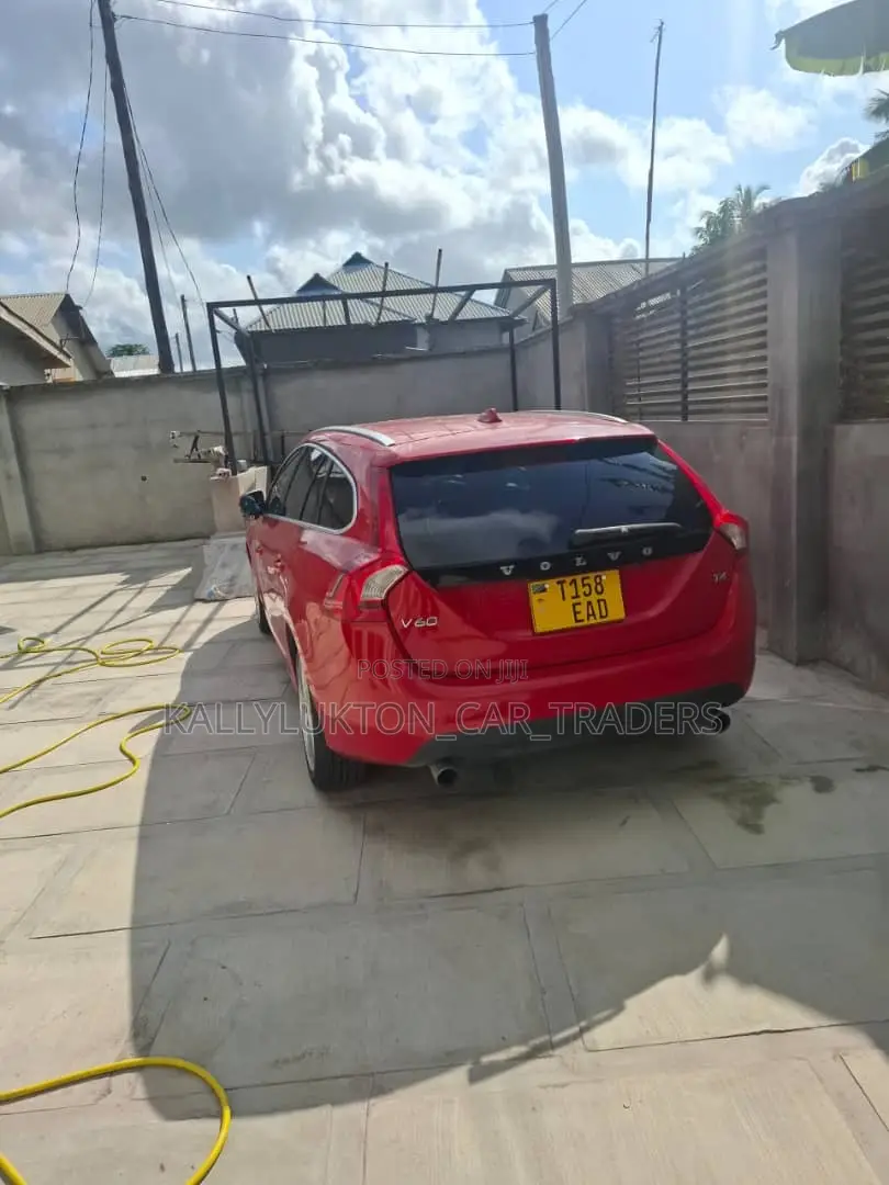 Volvo V60 2013 Red