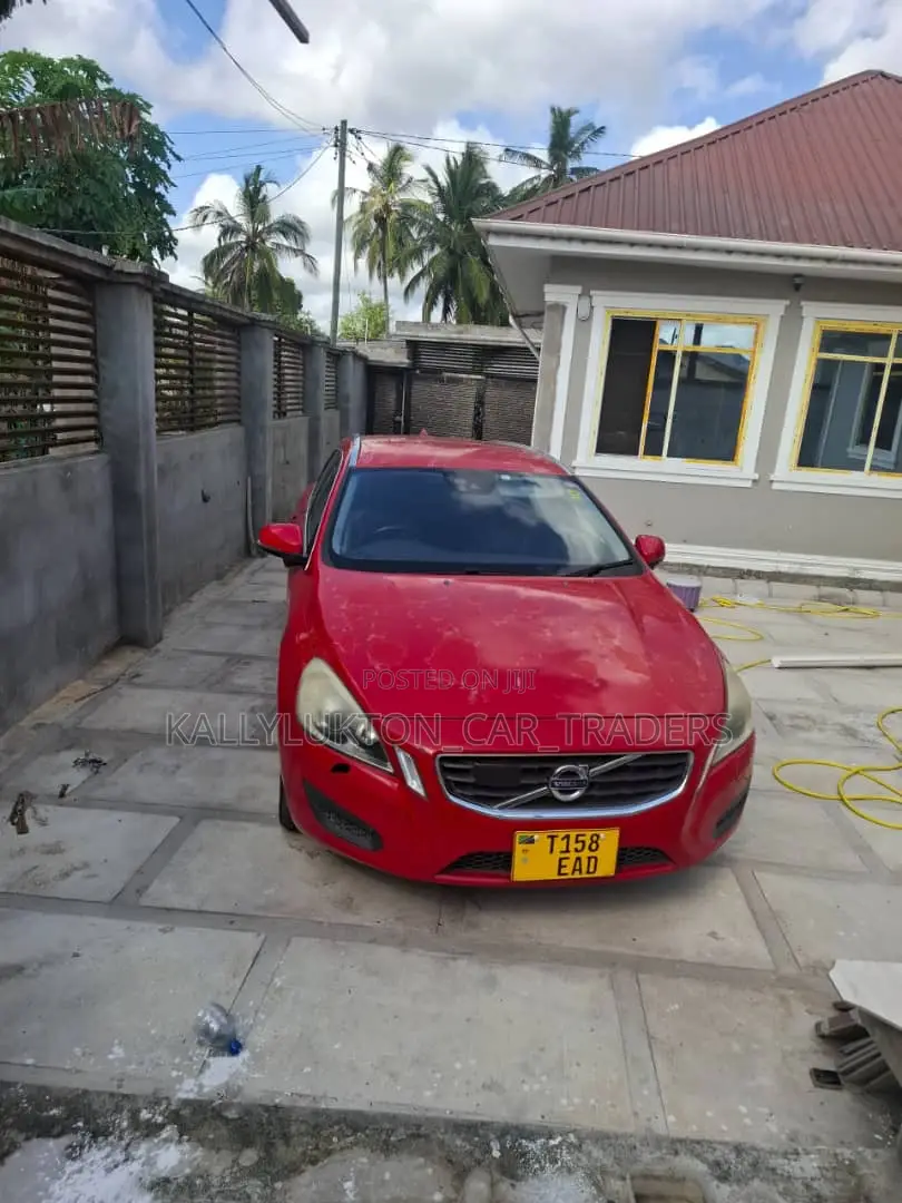 Volvo V60 2013 Red