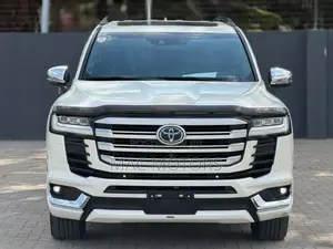 Toyota Land Cruiser LC300 2024 White