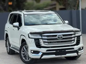 Toyota Land Cruiser LC300 2024 White