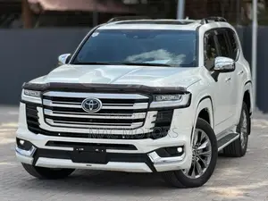 Toyota Land Cruiser LC300 2024 White