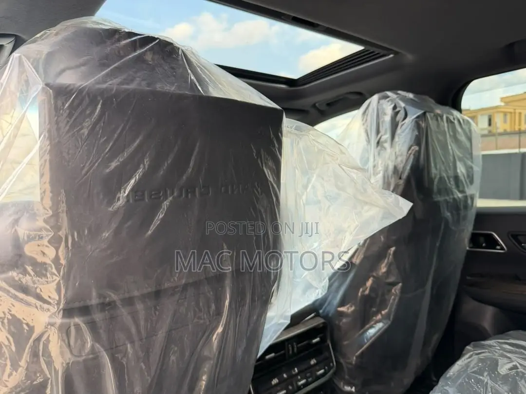 Toyota Land Cruiser LC300 2024 White