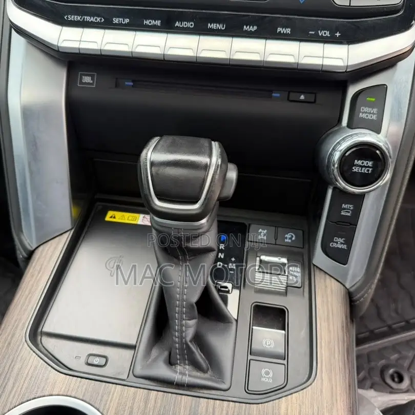 Toyota Land Cruiser LC300 2024 White