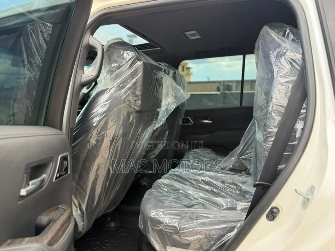 Toyota Land Cruiser LC300 2024 White