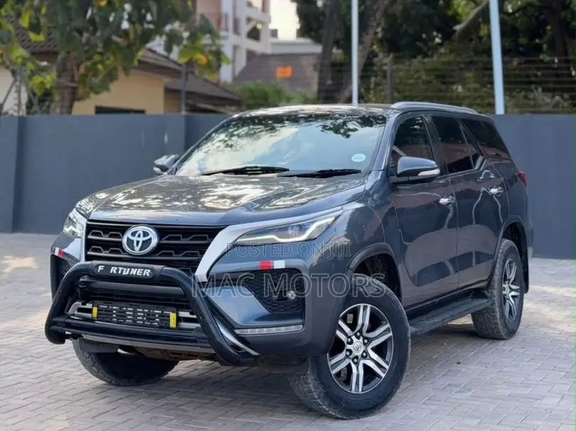 Toyota Fortuner 2.4 D AWD 2018 Gray