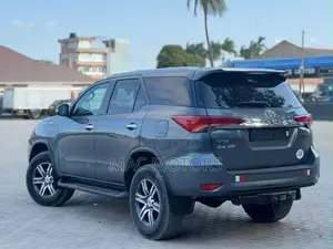 Toyota Fortuner 2.4 D AWD 2018 Gray