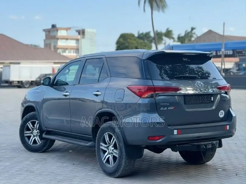 Toyota Fortuner 2.4 D AWD 2018 Gray