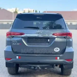 Toyota Fortuner 2.4 D AWD 2018 Gray
