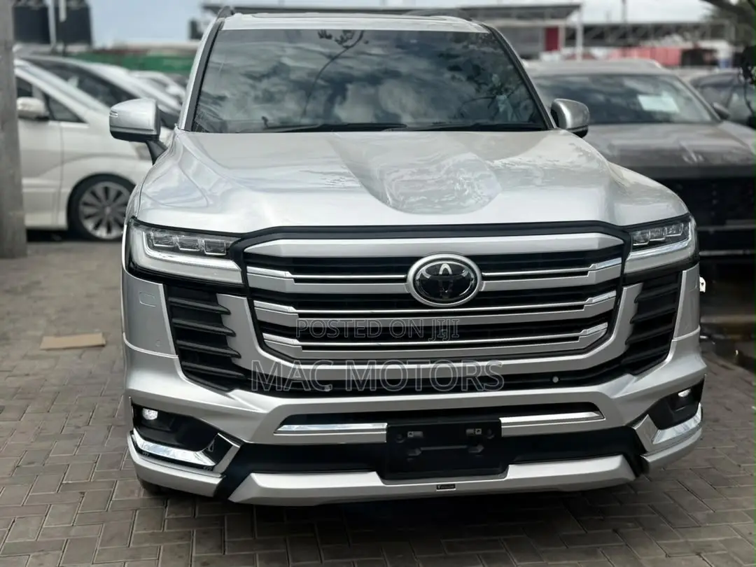 Toyota Land Cruiser LC300 2024 Silver