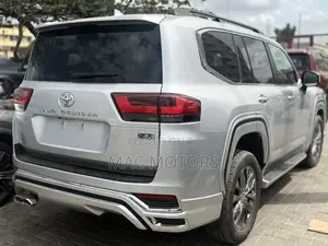 Toyota Land Cruiser LC300 2024 Silver