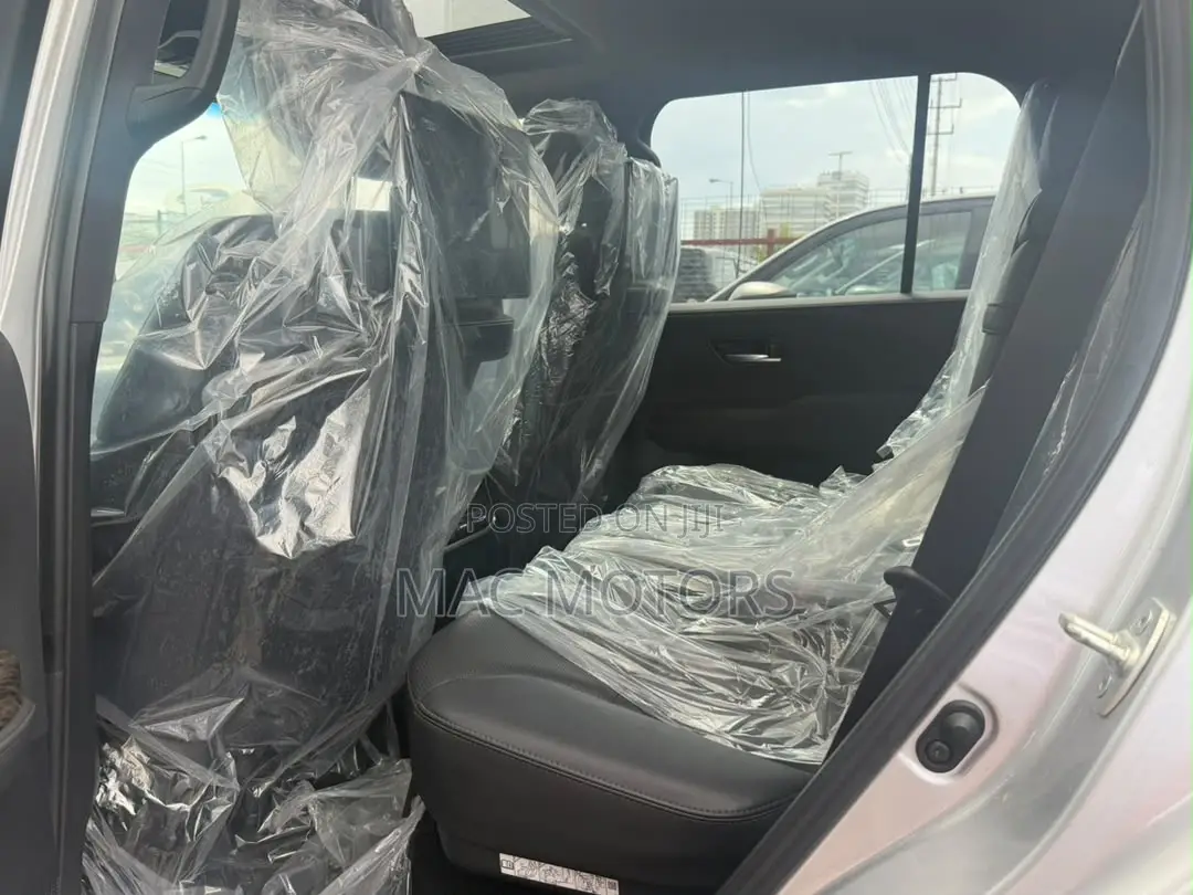 Toyota Land Cruiser LC300 2024 Silver
