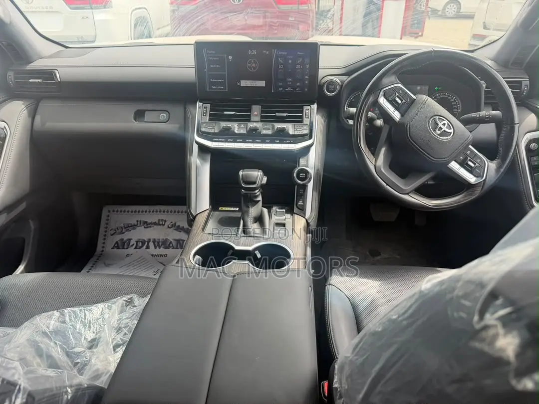 Toyota Land Cruiser LC300 2024 Silver