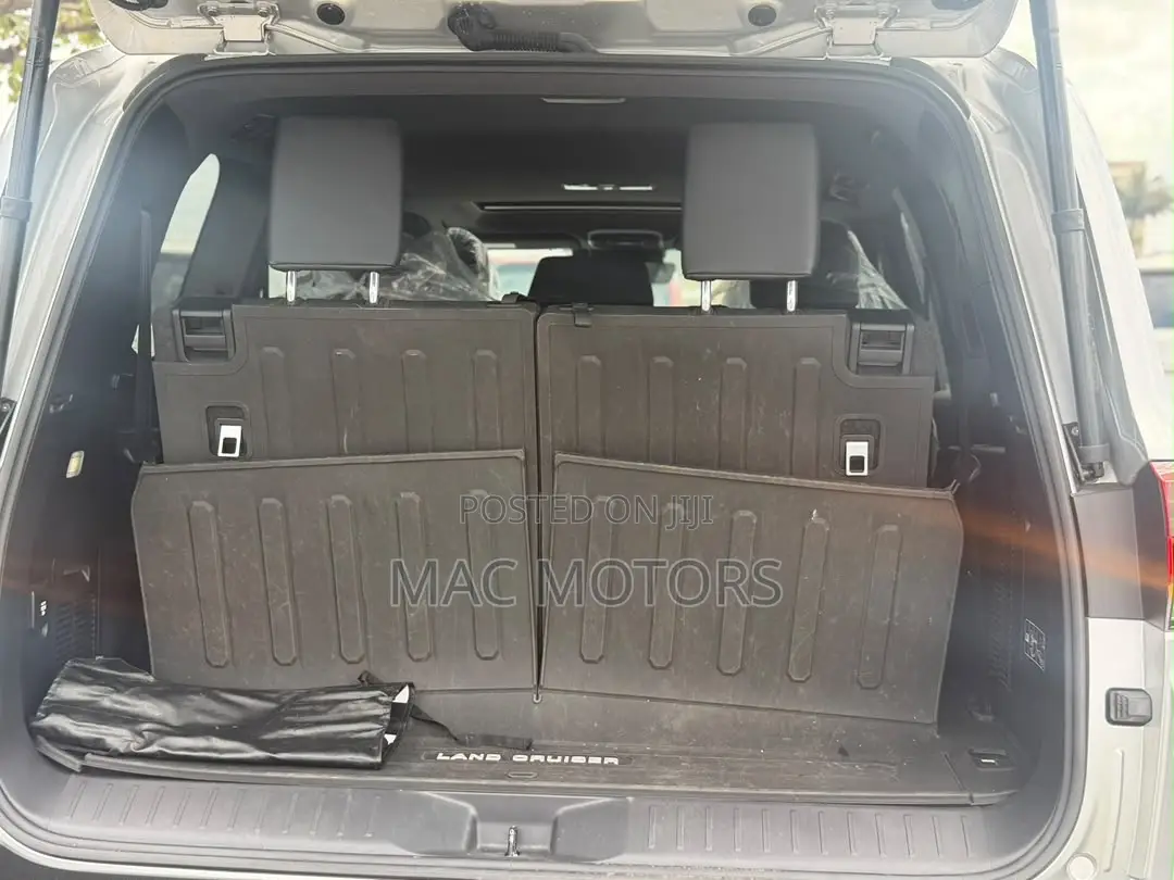 Toyota Land Cruiser LC300 2024 Silver