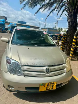 Toyota IST 2005 Gold