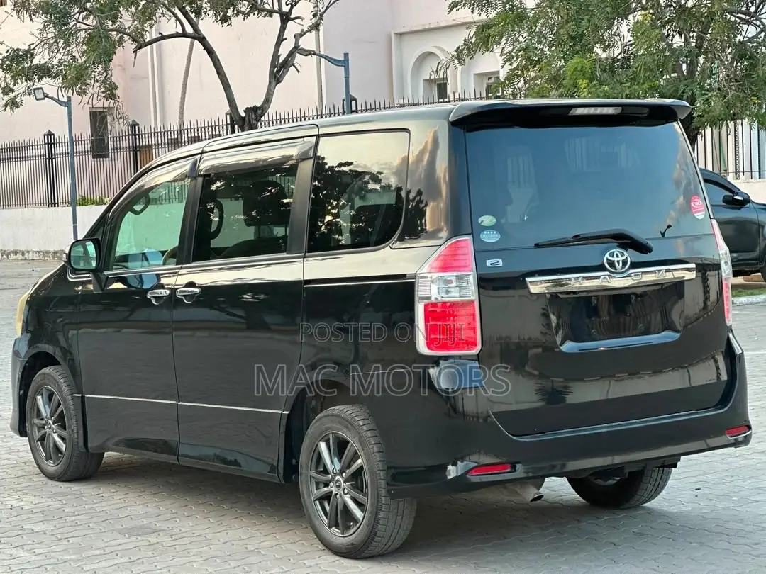 Toyota Noah 2009 Black