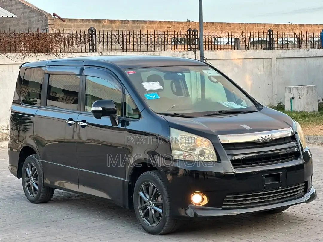 Toyota Noah 2009 Black