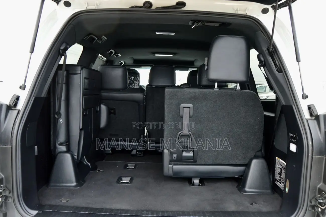 Lexus LX 570 (5 seats) AWD 2019 White
