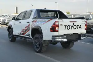 Toyota Hilux 2023 White