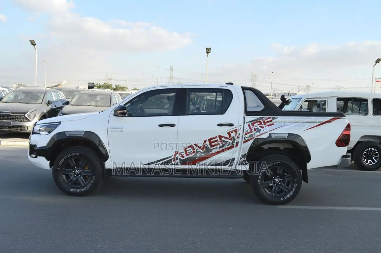 Toyota Hilux 2023 White