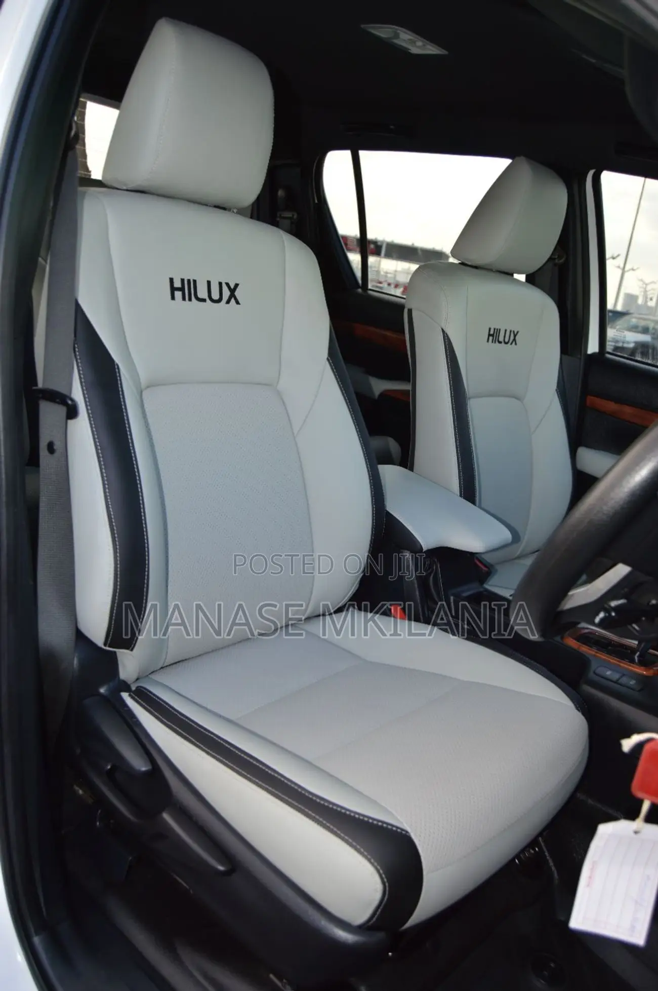 Toyota Hilux 2023 White