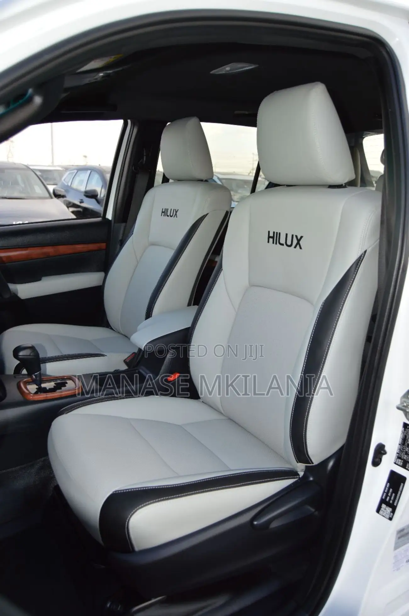 Toyota Hilux 2023 White