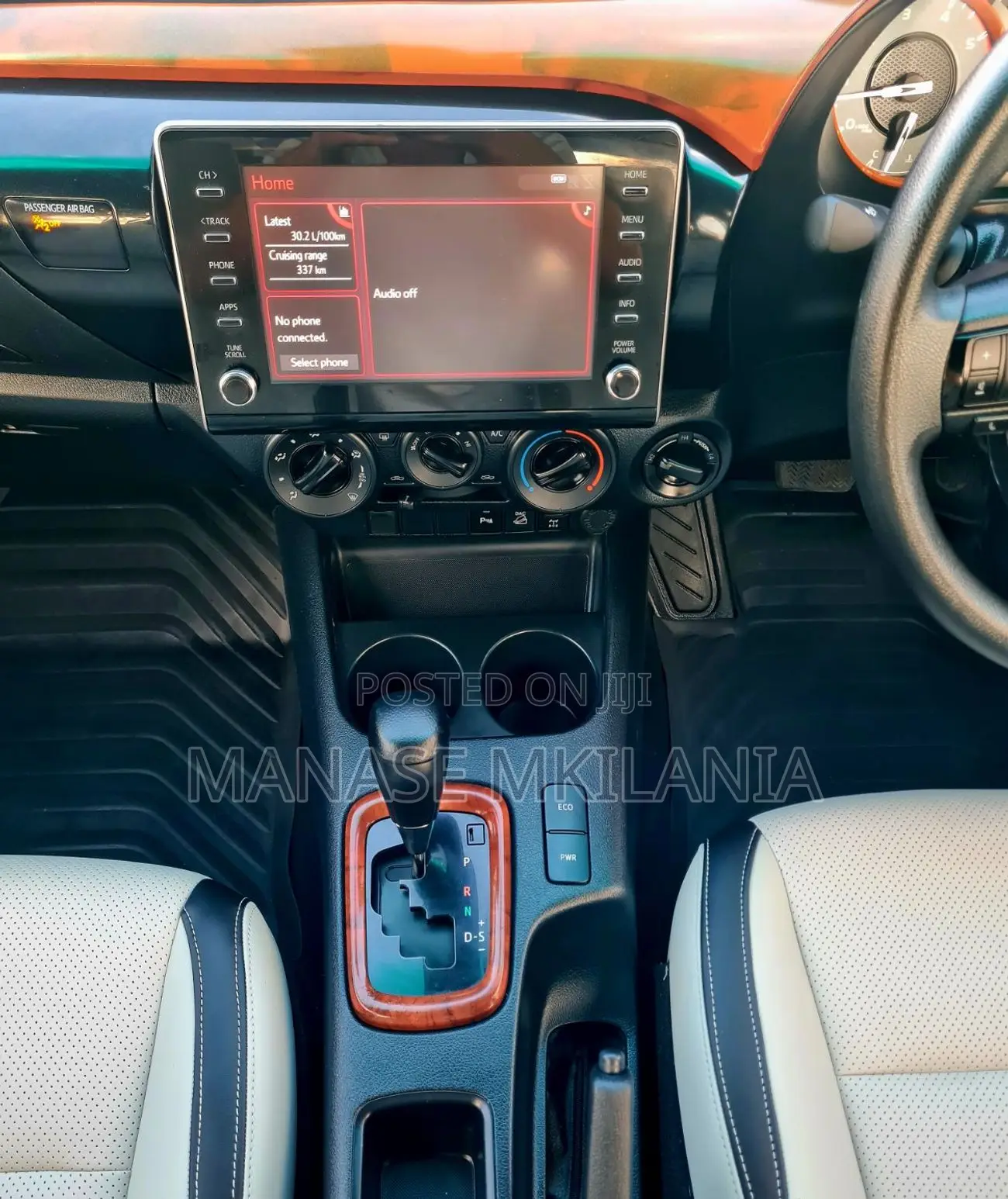 Toyota Hilux 2023 White