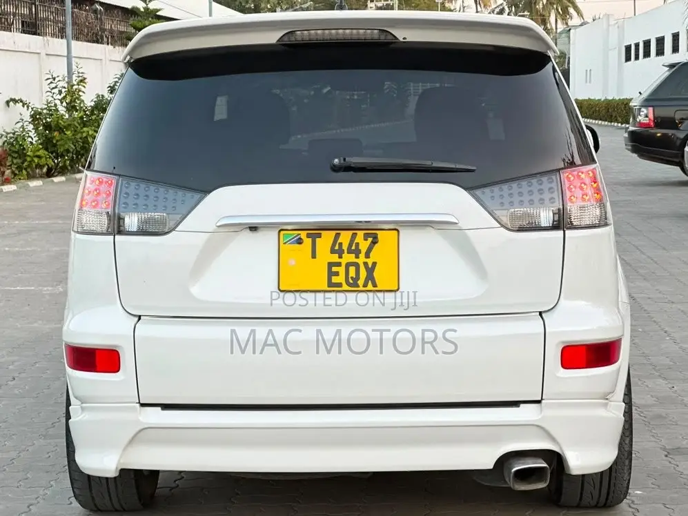 Mitsubishi Outlander 2012 White