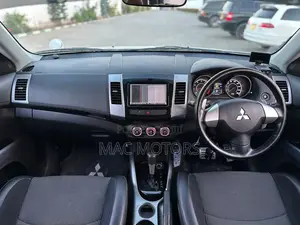 Mitsubishi Outlander 2012 White