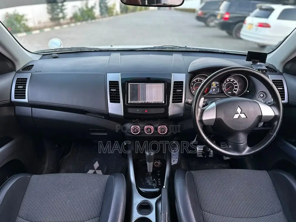 Mitsubishi Outlander 2012 White