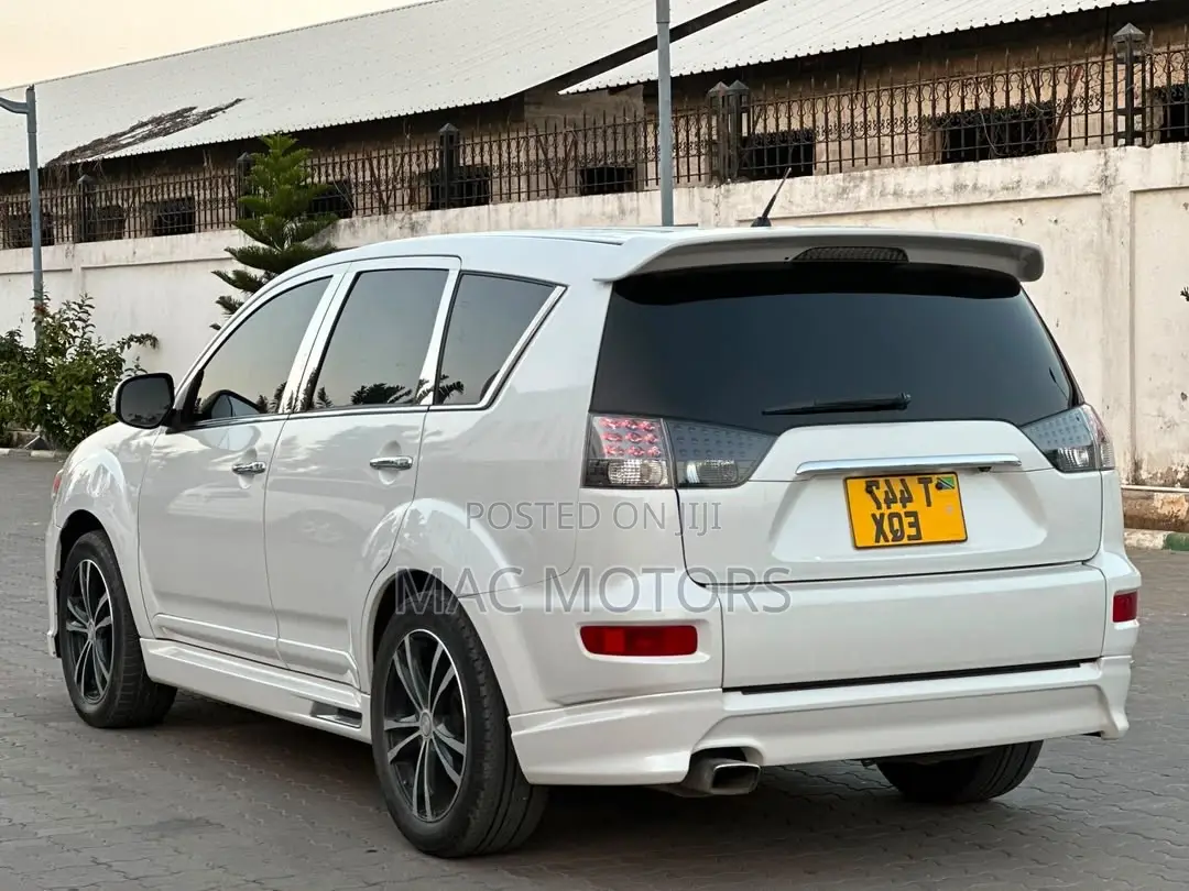 Mitsubishi Outlander 2012 White