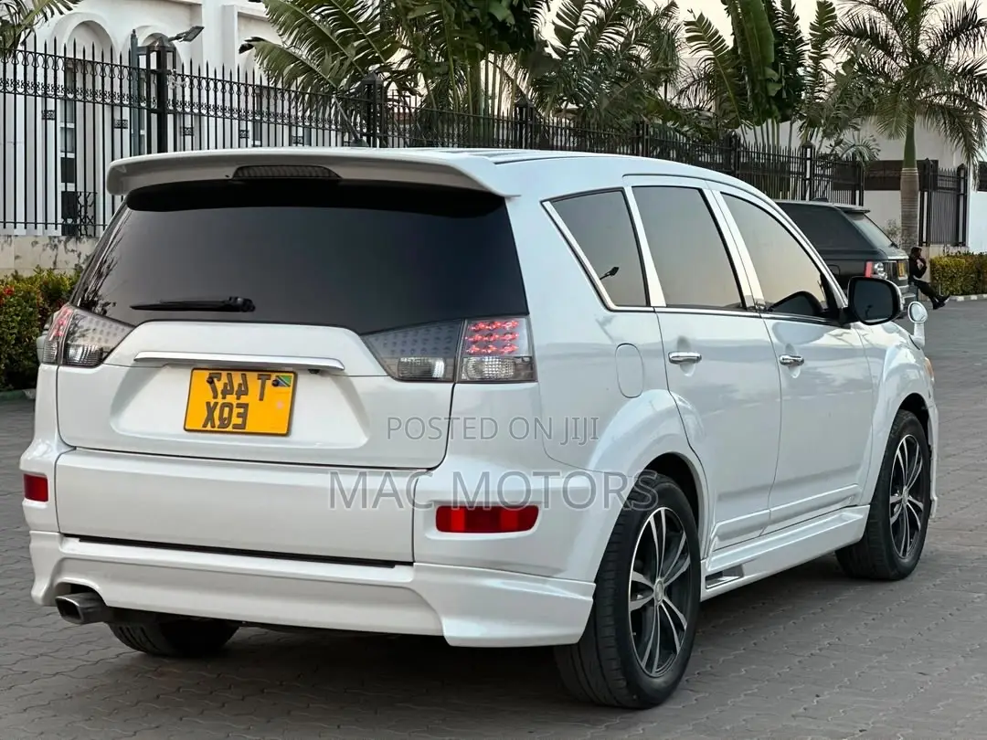 Mitsubishi Outlander 2012 White