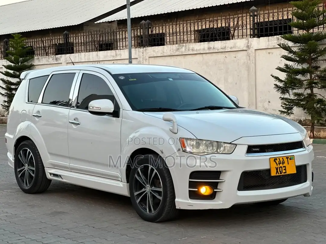 Mitsubishi Outlander 2012 White