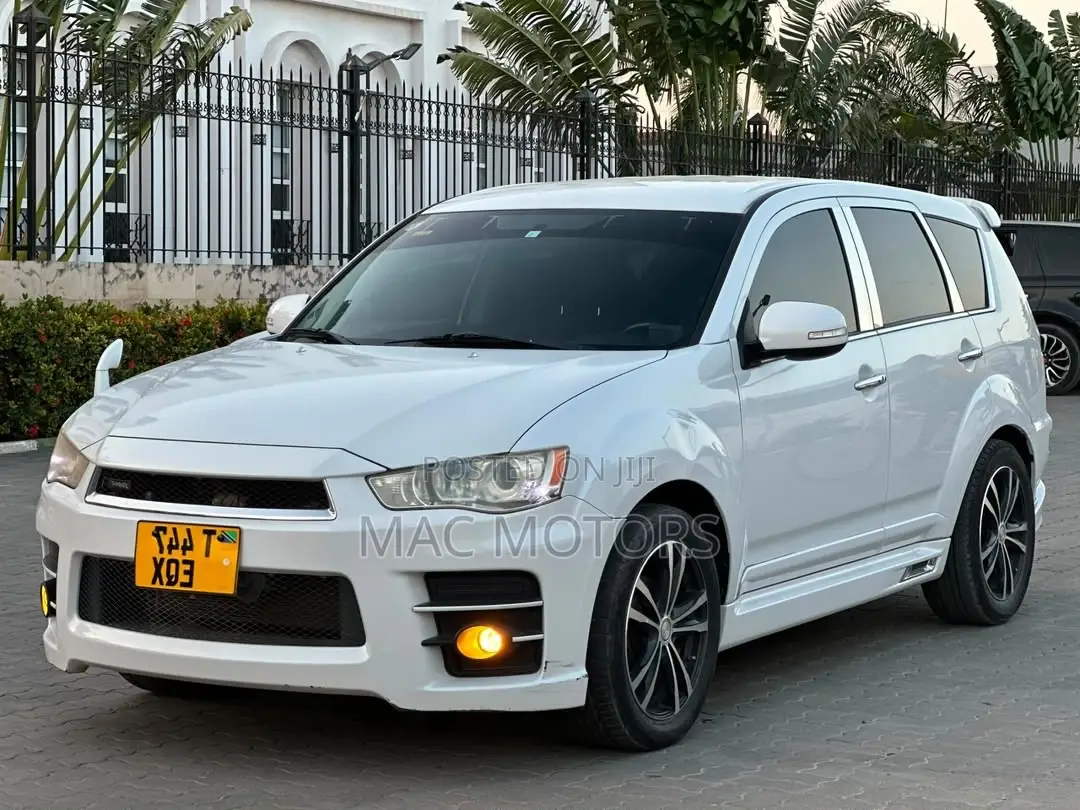Mitsubishi Outlander 2012 White